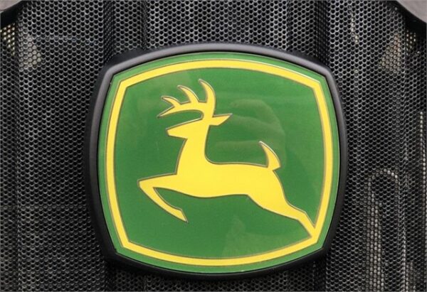 JOHN DEERE 6195M 2016
