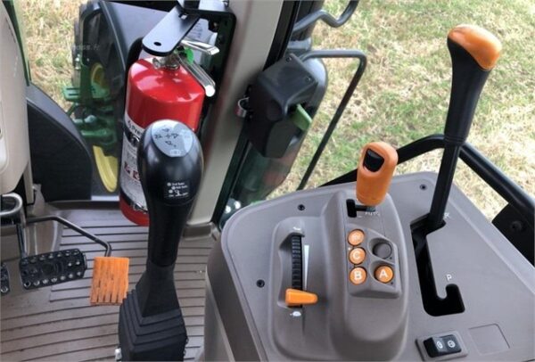 JOHN DEERE 6195M 2016