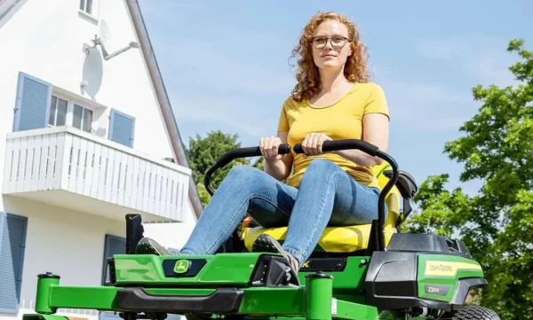 John Deere 320R