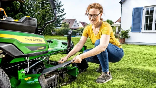 John Deere 320R